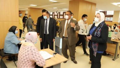 صورة نائب رئيس جامعة عين شمس يشيد بإجراءات كلية الألسن الاحترازية خلال الامتحانات