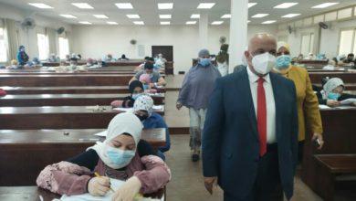 صورة نائب رئيس جامعة الزقازيق يتفقد سير الامتحانات بالكليات
