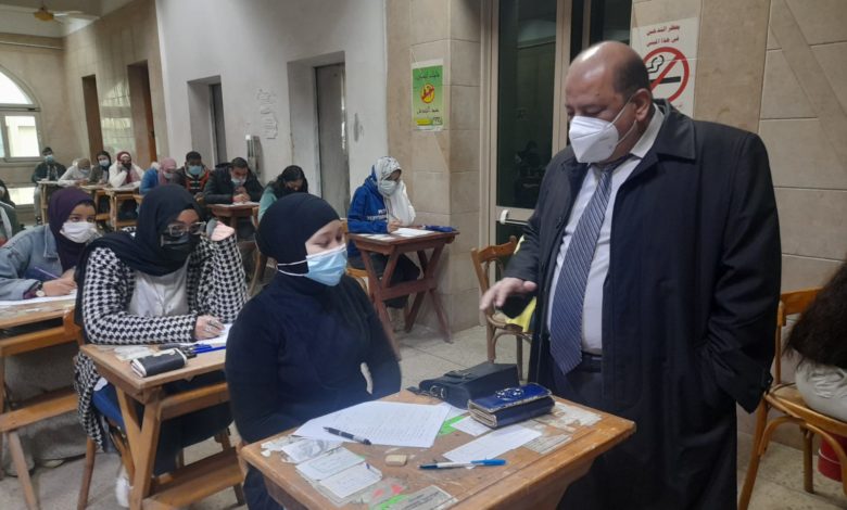 عميد آثار القاهرة يتفقد لجان الامتحانات