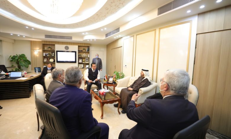 أثناء لقاء وزير التعليم العالي والمدير التنفيذي لمؤسسة محمد بن راشد آل مكتوم