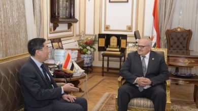 صورة سفير سنغافورة يشيد بالإنجازات والطفرات التي حققتها جامعة القاهرة ويتطلع لفتح آفاق التعاون بينها وبين جامعات سنغافورة