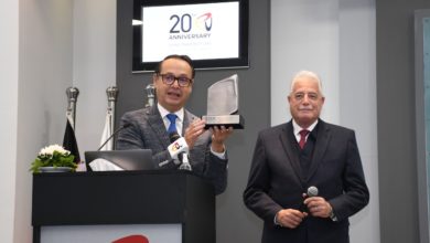 صورة الجامعة الألمانية تكرم محافظ جنوب سيناء وتهديه درع حجر رشيد