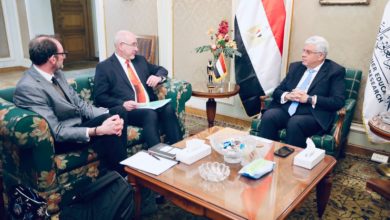 صورة وزير التعليم العالي يبحث سبل دعم التعاون مع جامعة هال البريطانية