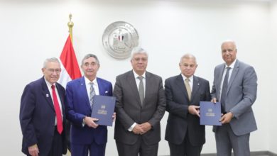 صورة وزير التعليم العالي يشهد توقيع بروتوكول تعاون بين جامعتى العلمين الدولية ووليام باترسون وكلية أوشن كاونتي الأمريكيتين