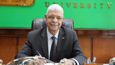 صورة رئيس جامعة المنوفية يعقد لقاءه الشهرى بالعمداء “أون لاين”