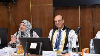 صورة رئيس جامعة أسيوط يُشرف على رسالة دكتوراة تتناول إعادة تكوين الأوعية الدموية التاجية لدى مرضى السكري