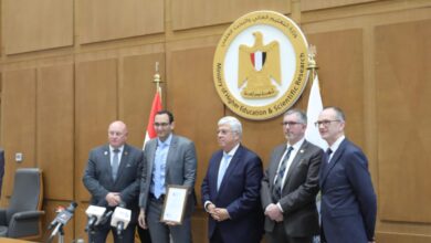 صورة وزير التعليم العالي يشهد مراسم توقيع اتفاقية بين الوزارة والكلية الملكية للجراحين