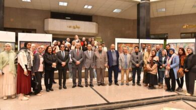 صورة رئيس جامعة أسيوط يفتتح معرض “إبداعات الموزاييك” لقسم التصوير بكلية الفنون الجميلة