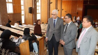 صورة رئيس جامعة المنوفية يتفقد سير إمتحانات الفصل الدراسي الأول بكلية التجارة