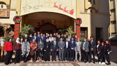 صورة رئيس جامعة أسيوط يزور عددًا من الكنائس للتهنئة بعيد الميلاد المجيد
