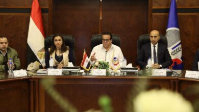 صورة وزير الصحة يوجه بتكثيف الخدمات المقدمة للمواطنين في المحافظة من خلال الهيئة العامة للتأمين الصحي