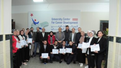 صورة رئيس جامعة كفر الشيخ يكرم المجموعة الثانية من الطلبة المتطوعين بالمركز الجامعي