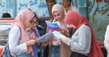 صورة توافد طلاب الثانوية العامة لأداء امتحانات الجيولوجيا وعلم النفس والتفاضل والتكامل