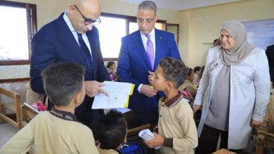 صورة وزير التربية والتعليم يتابع مهارات القراءة والكتابة خلال جولة تفقدية بمدارس الفيوم